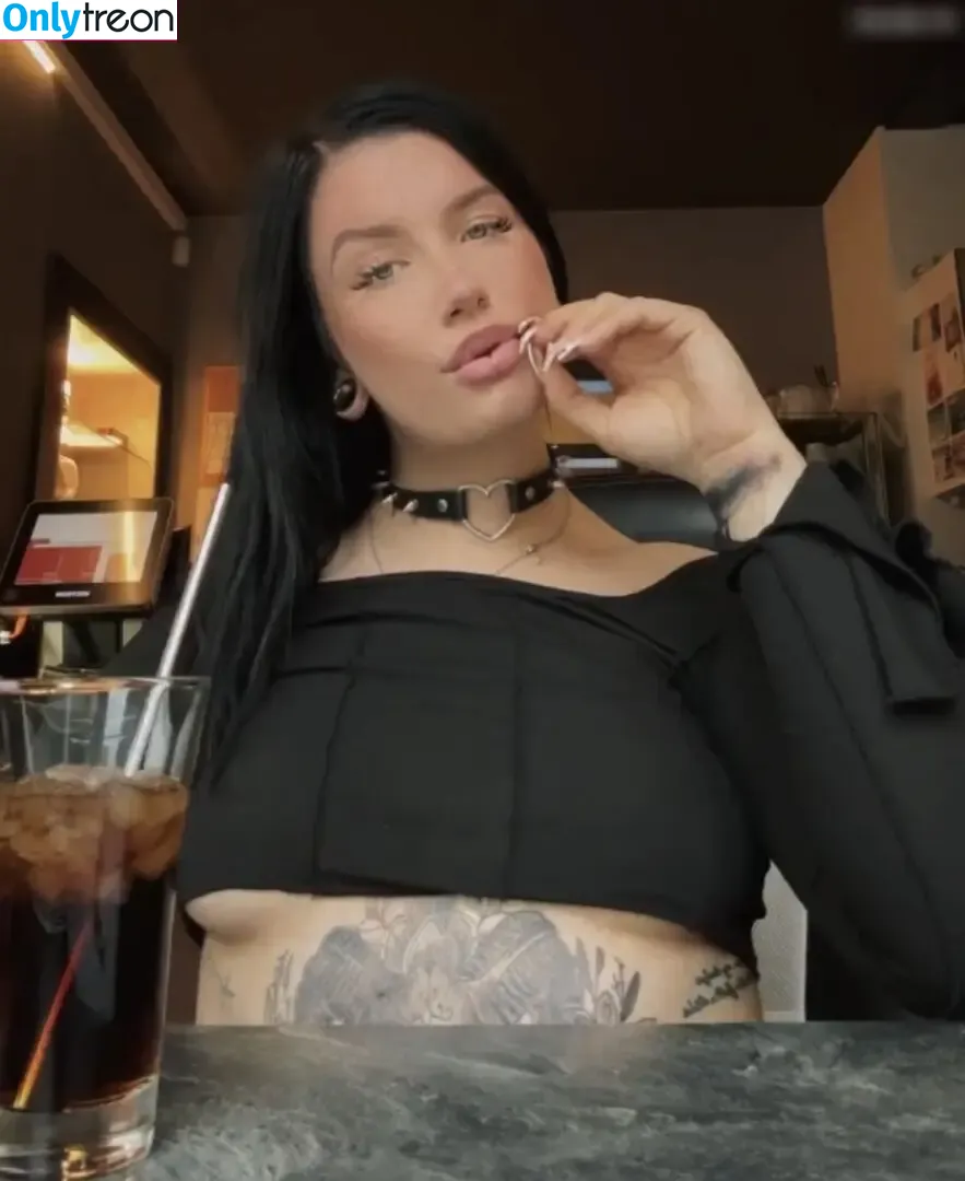 Cxmshotface nude photo #0040 (rebeccacambria_free / shitboxblondie / shitboxmommy)