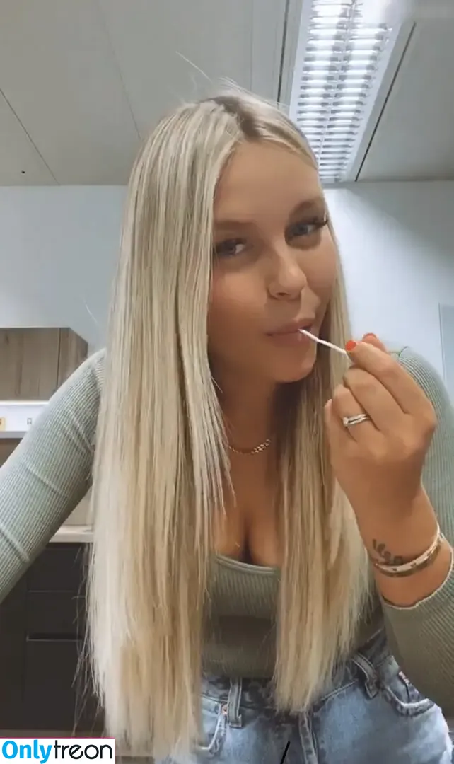 Dagi Bee nude photo #0011 (dagibee)