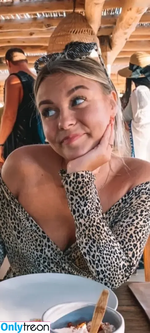 Dagi Bee nude photo #0054 (dagibee)