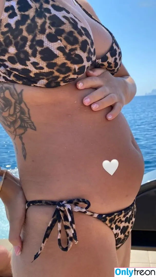 Dagi Bee nude photo #0216 (dagibee)