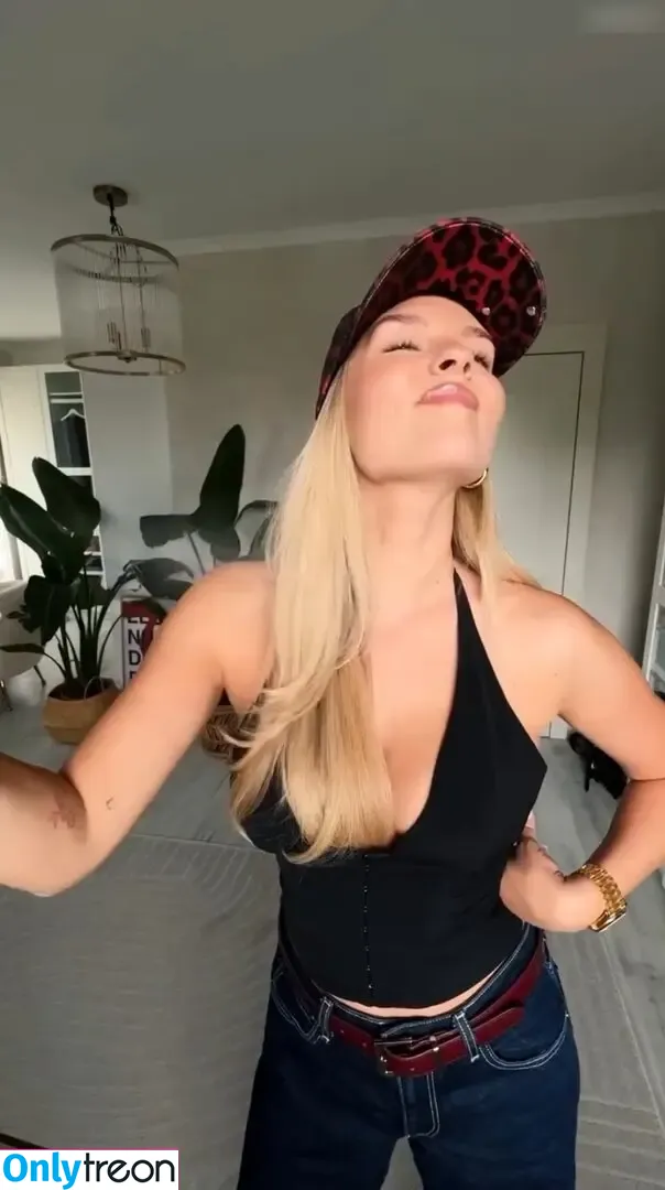 Dagi Bee nude photo #0647 (dagibee)