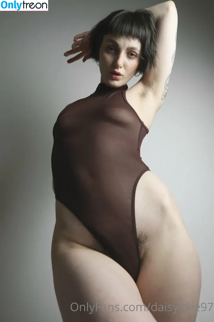 Daisy Love nude photo #0096 (daisylove97 / daisyyy_loveee)