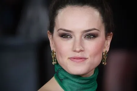 Daisy Ridley / daisyridley nude photo #0148