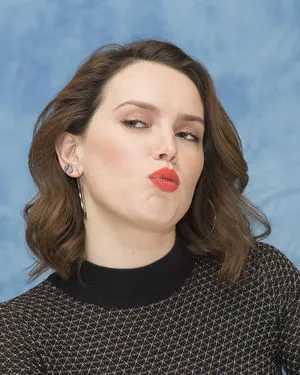 Daisy Ridley / daisyridley nude photo #0173
