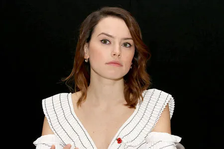 Daisy Ridley / daisyridley nude photo #0197