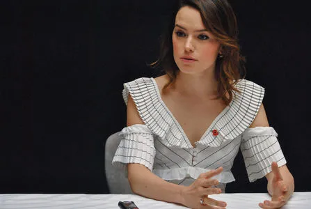 Daisy Ridley / daisyridley nude photo #0208