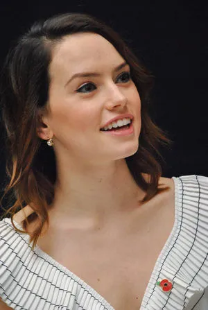 Daisy Ridley / daisyridley nude photo #0210