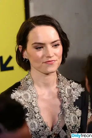 Daisy Ridley / daisyridley nude photo #0367