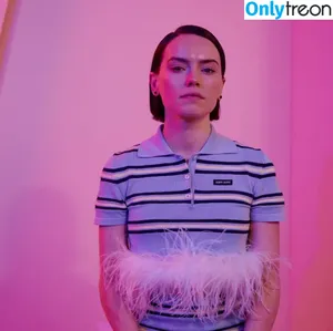 Daisy Ridley / daisyridley nude photo #0377