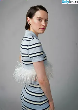 Daisy Ridley / daisyridley nude photo #0379