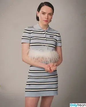 Daisy Ridley / daisyridley nude photo #0381