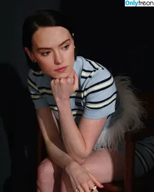 Daisy Ridley / daisyridley nude photo #0385