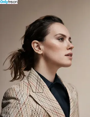 Daisy Ridley / daisyridley nude photo #0391