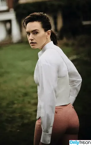 Daisy Ridley / daisyridley nude photo #0410
