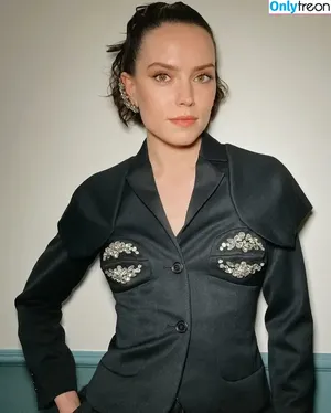 Daisy Ridley / daisyridley nude photo #0432