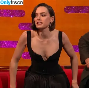 Daisy Ridley / daisyridley nude photo #0443