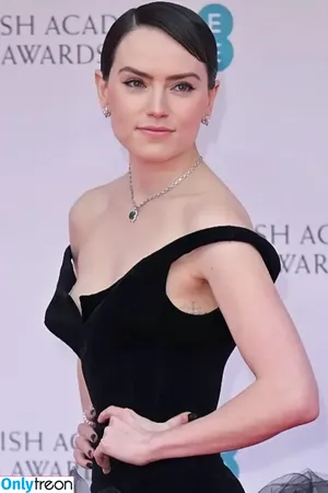 Daisy Ridley / daisyridley nude photo #0453