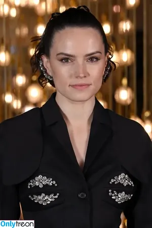 Daisy Ridley / daisyridley nude photo #0480