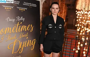 Daisy Ridley / daisyridley nude photo #0483