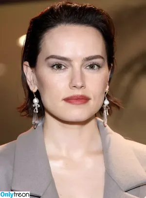 Daisy Ridley / daisyridley nude photo #0497