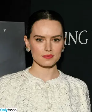 Daisy Ridley / daisyridley nude photo #0559