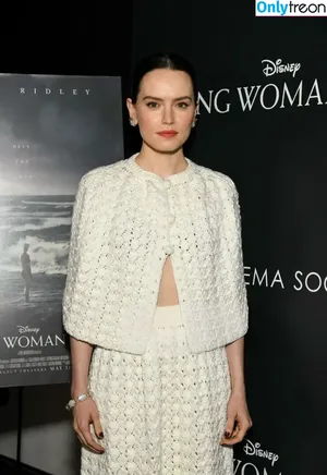 Daisy Ridley / daisyridley nude photo #0561