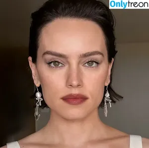Daisy Ridley / daisyridley nude photo #0576
