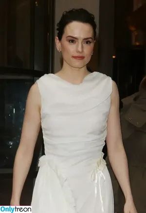 Daisy Ridley / daisyridley nude photo #0581