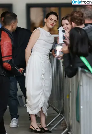 Daisy Ridley / daisyridley nude photo #0587