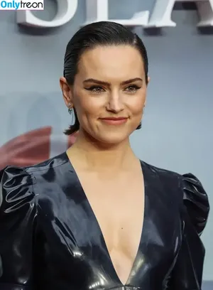 Daisy Ridley / daisyridley nude photo #0592