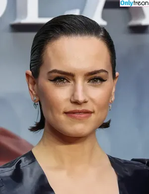 Daisy Ridley / daisyridley nude photo #0597