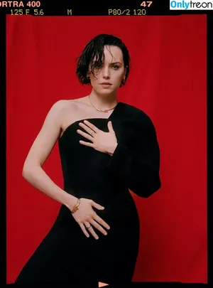 Daisy Ridley / daisyridley nude photo #0604