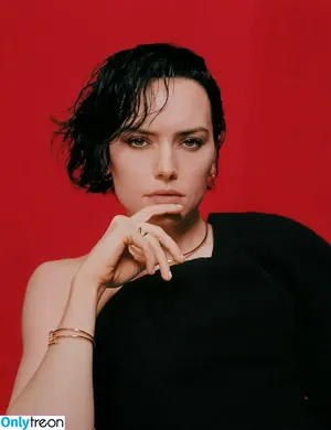 Daisy Ridley / daisyridley nude photo #0608