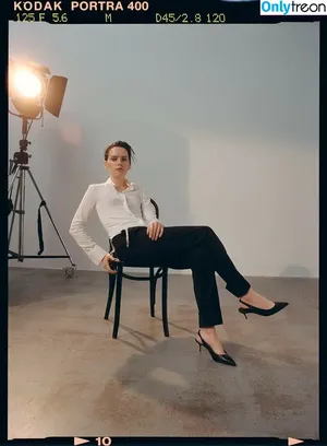 Daisy Ridley / daisyridley nude photo #0613