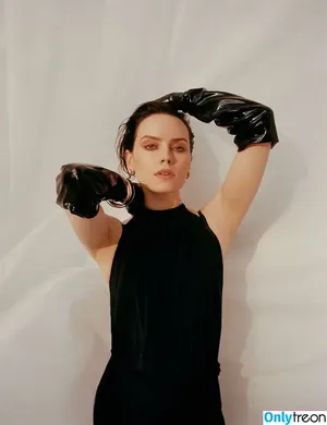 Daisy Ridley / daisyridley nude photo #0614