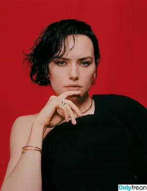 Daisy Ridley / daisyridley nude photo #0616