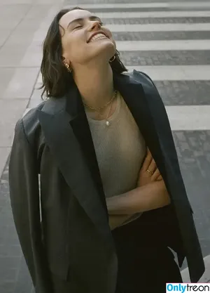 Daisy Ridley / daisyridley nude photo #0625