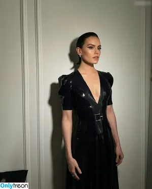 Daisy Ridley / daisyridley nude photo #0639