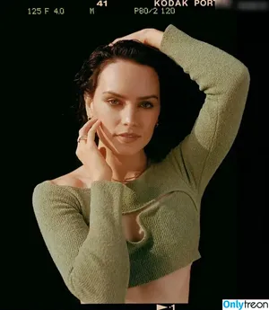 Daisy Ridley / daisyridley nude photo #0641