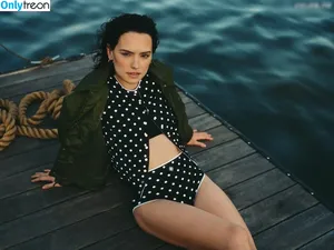 Daisy Ridley / daisyridley nude photo #0662