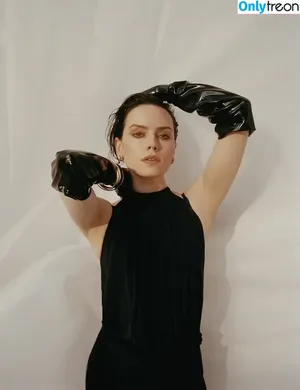 Daisy Ridley / daisyridley nude photo #0671