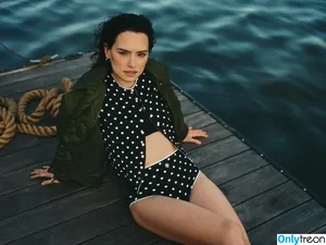 Daisy Ridley / daisyridley nude photo #0687