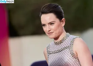 Daisy Ridley / daisyridley nude photo #0720