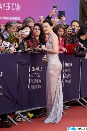Daisy Ridley / daisyridley nude photo #0726