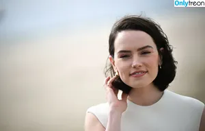 Daisy Ridley / daisyridley nude photo #0734