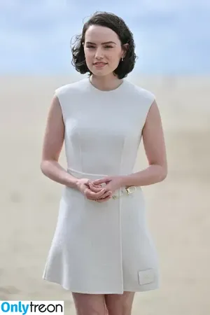 Daisy Ridley / daisyridley nude photo #0739