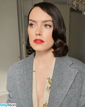 Daisy Ridley / daisyridley nude photo #0761