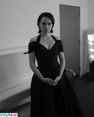 Daisy Ridley / daisyridley nude photo #0767