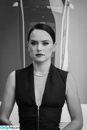 Daisy Ridley / daisyridley nude photo #0769