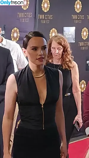 Daisy Ridley / daisyridley nude photo #0774